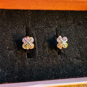 Multicolor Stone Clover Mini Huggies
